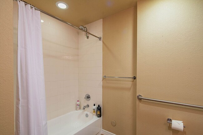 Building Photo - 1275 E University Dr