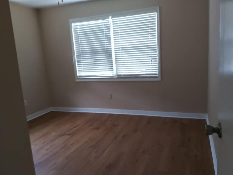 Building Photo - 521 S Crest Ave