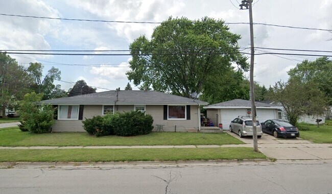 Building Photo - 1207 N Irwin Ave
