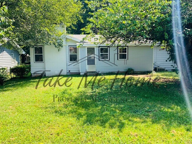 Building Photo - Charming Home in Great Location!