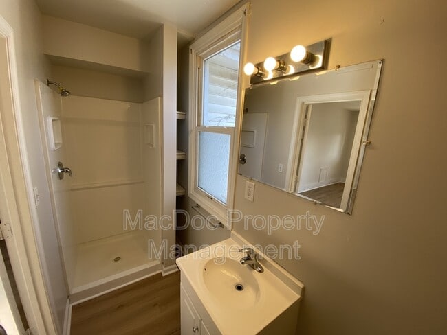 Building Photo - 511 Willis St