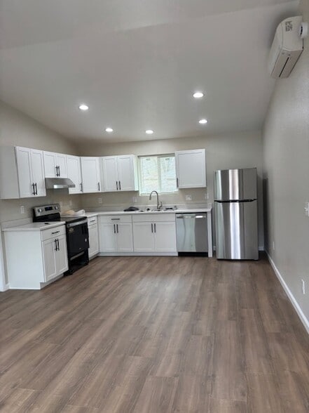 Kitchen - 792 Locust St