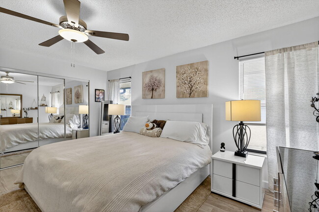 Building Photo - 235 SW 29th Ave