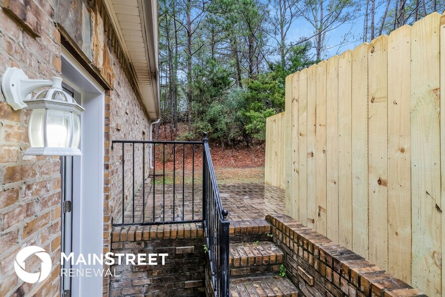 Building Photo - 1300 Riverford Cir