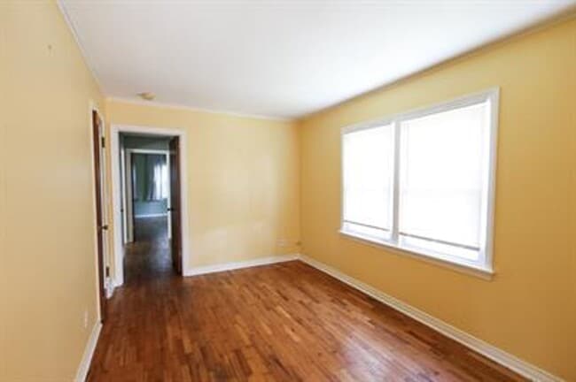 Building Photo - Quiet and quaint, this East Fayetteville cottage is one of a kind!