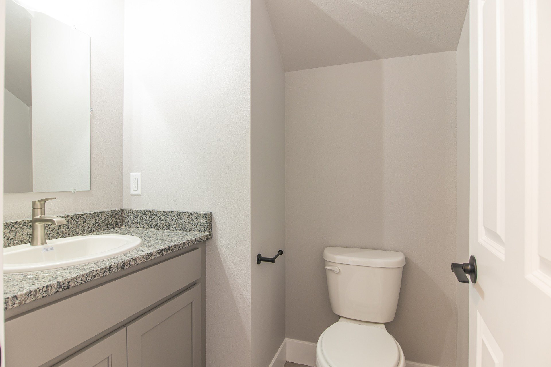 Building Photo - 2300 Deerfield Ln