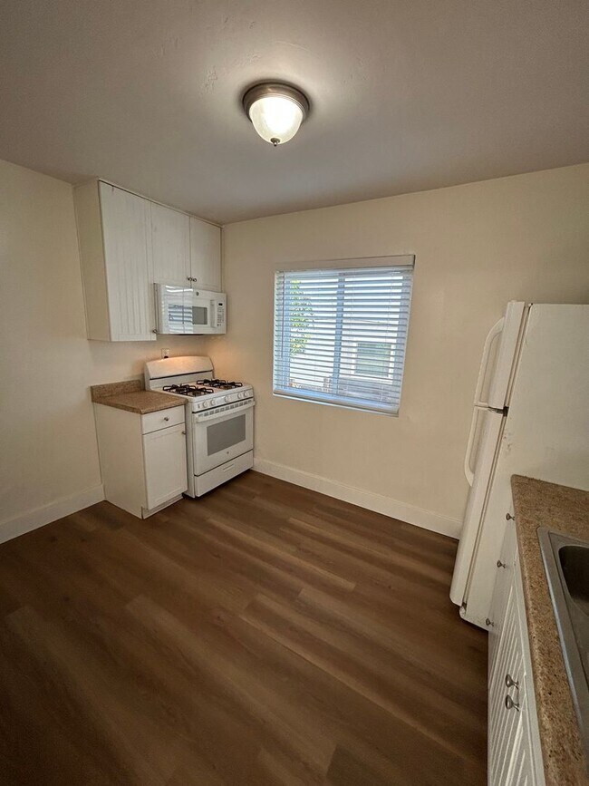 Building Photo - 2 Bedroom 1 Bathroom West La Mesa Apartment