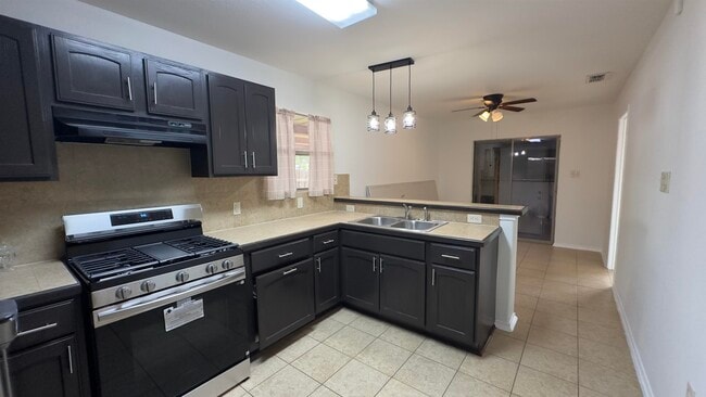 Building Photo - 3601 Nubes Dr