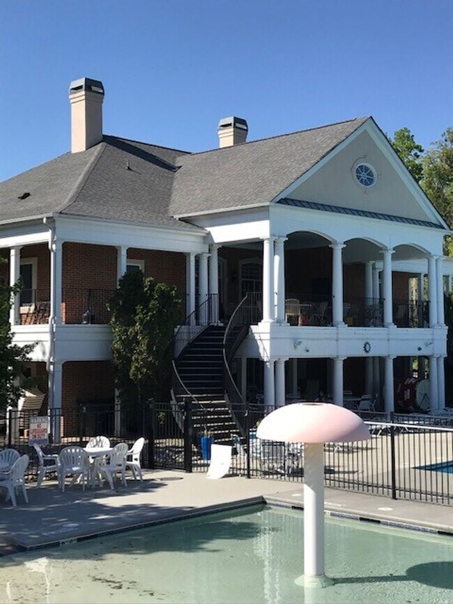 Building Photo - 712ca