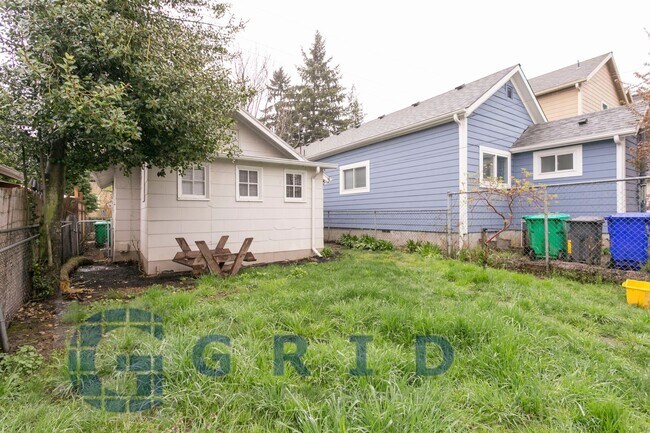 Building Photo - Gorgeous Bungalow in Mississippi Corridor!