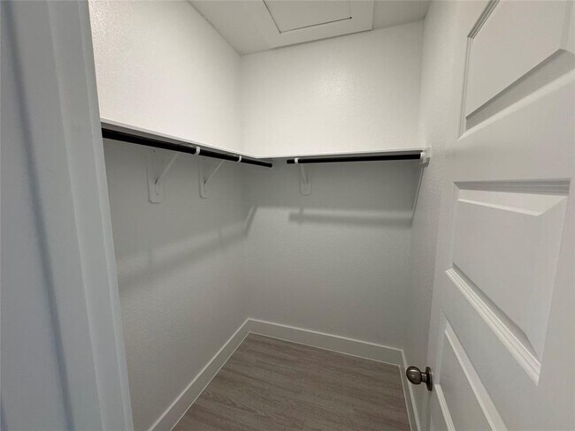 Building Photo - 9803 Club Creek Dr