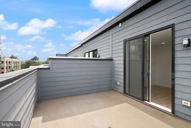 Building Photo - 1862 Michael Faraday Dr.