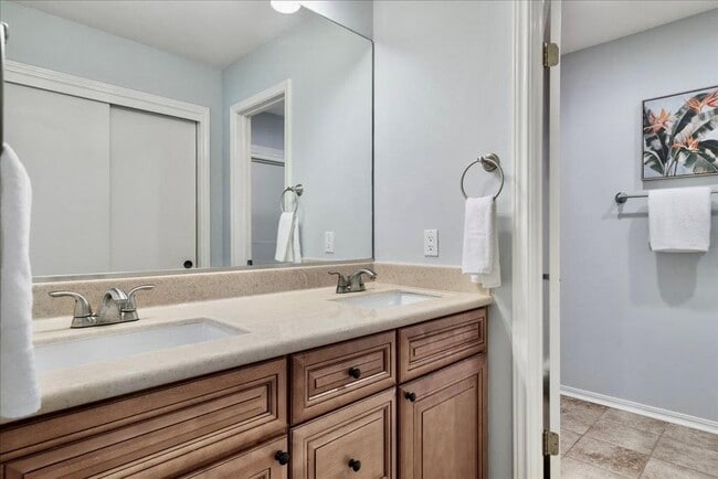 Building Photo - 18231 Lakepoint Cove