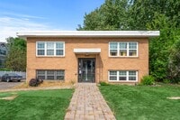 Building Photo - Spacious 1BR/1Bath apartment available Now!