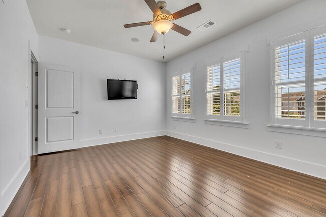 Building Photo - Beautifully maintained and move-in ready, this stunning mostly one-level all-brick home