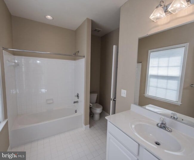 Building Photo - 29 Pathfinder Ct