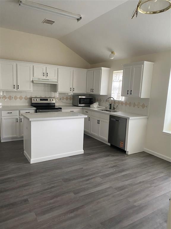 Building Photo - 211 Brazos Gardens Dr
