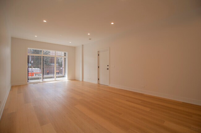 Building Photo - 2042 W Washington Blvd
