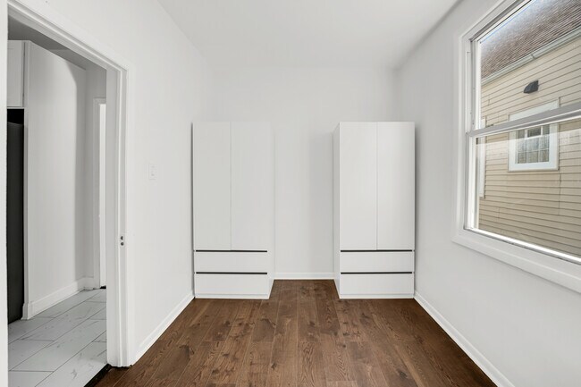 Building Photo - 3836 W Diversey Ave