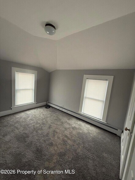 Building Photo - 708 Main St