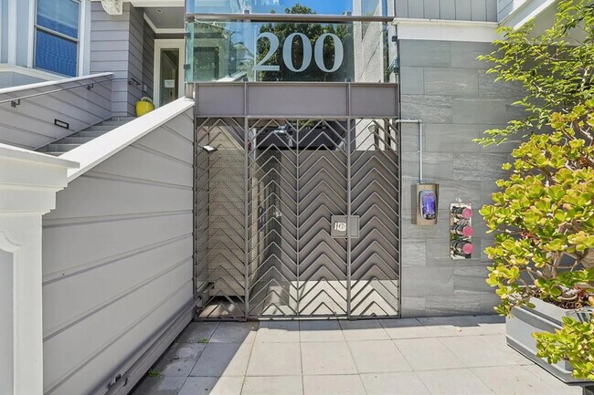 Building Photo - 200 Dolores St