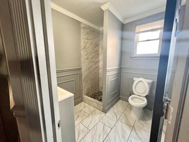 Building Photo - 7 Bedroom Home