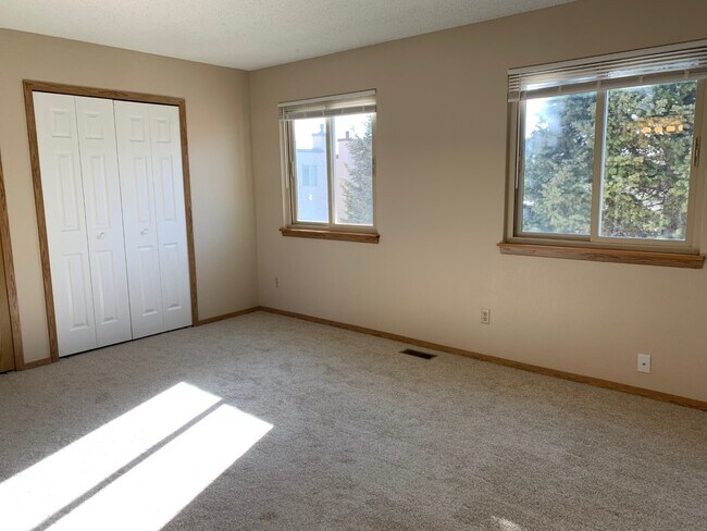 Building Photo - Beautiful Townhome in Colorado Spings