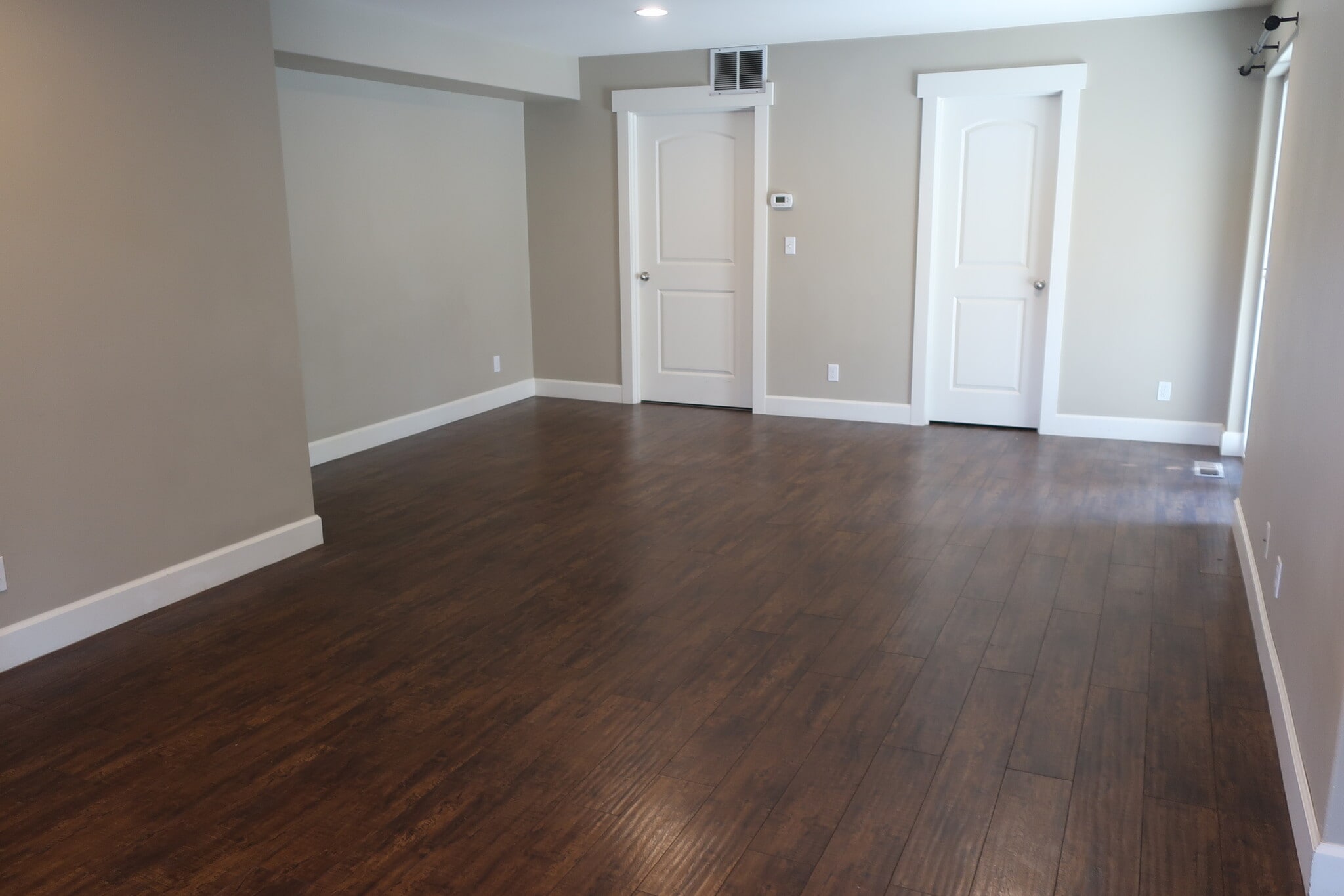 Building Photo - 135 S Cove Ave