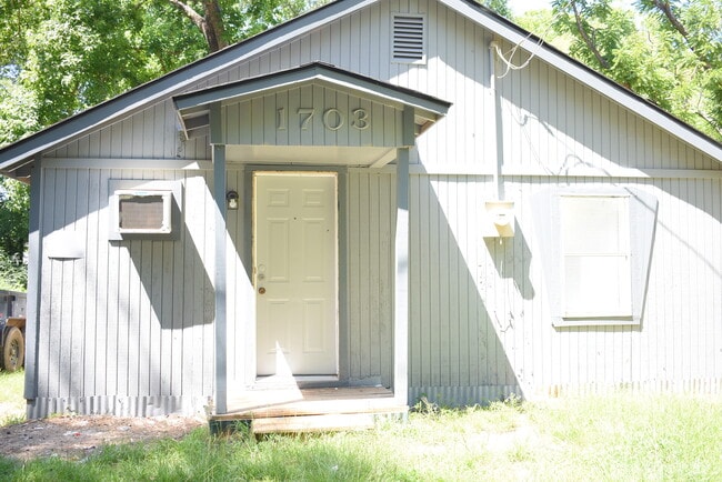 Primary Photo - 1703 Boney St