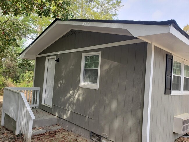 Building Photo - 823 McNeil St