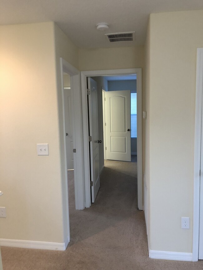 Building Photo - Beautiful Renovated 3/2.5 Located In Independence