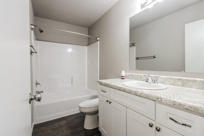 Building Photo - 219 E Anabranch Ct