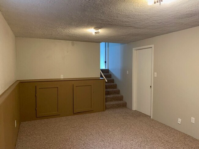 Building Photo - Beautiful 4 Bedroom Quad Level Located in Buffalo Ridge!!!!