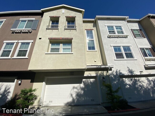 Building Photo - 2 br, 2.5 bath House - 596 Saco Terrace