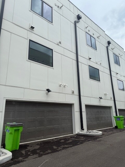 Building Photo - 3BR/2.5BA New construction with rooftop te...
