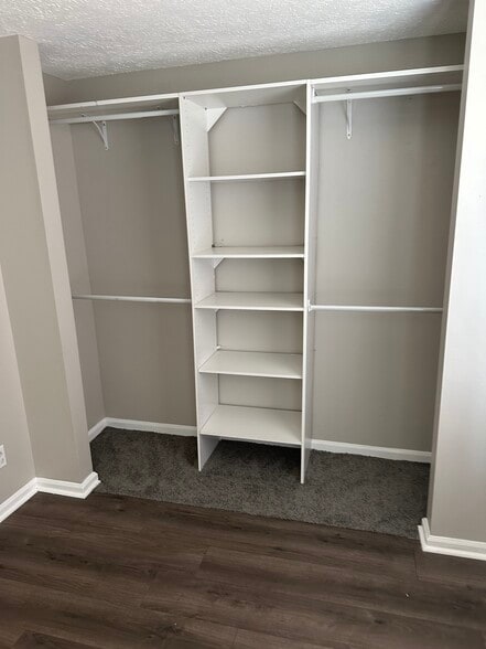 Building Photo - 10 Victoria Manor Ct