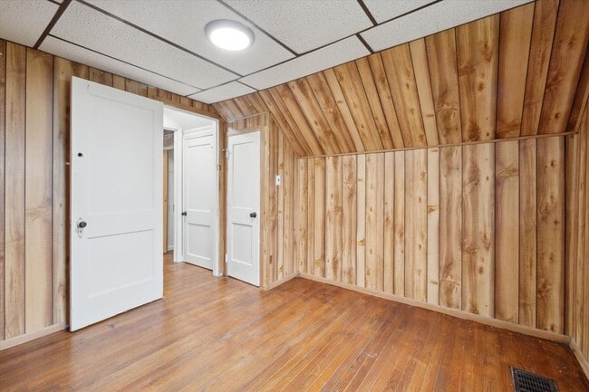 Building Photo - West Side - 3 Bedroom Bungalow