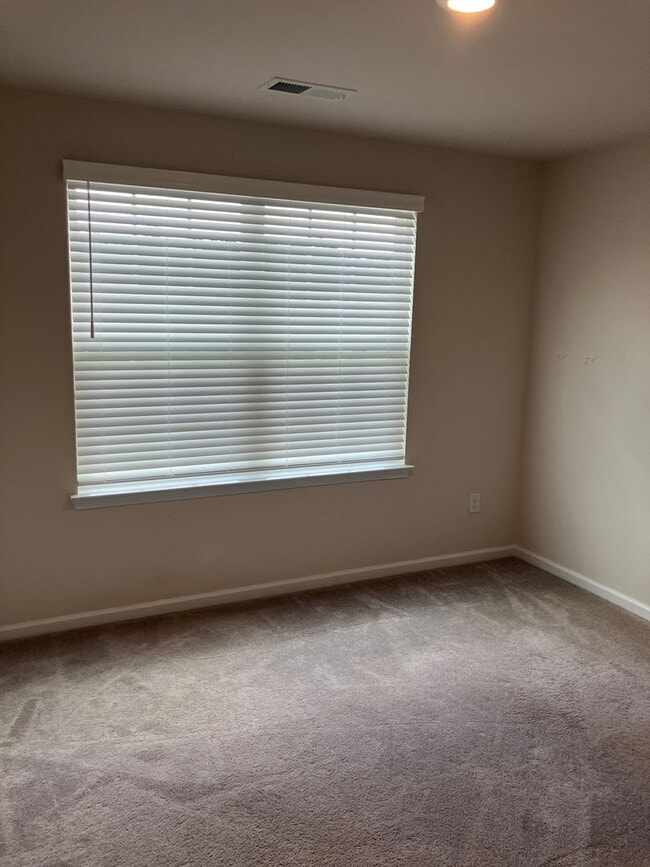 Building Photo - Beautiful Like new 3 bedroom Home in Gambi...