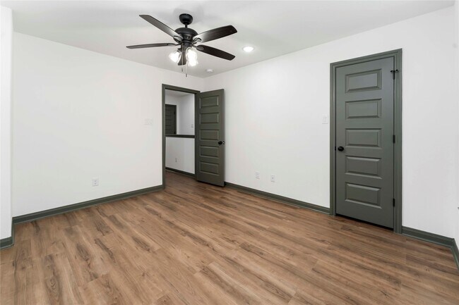 Building Photo - 7987 Chateau St