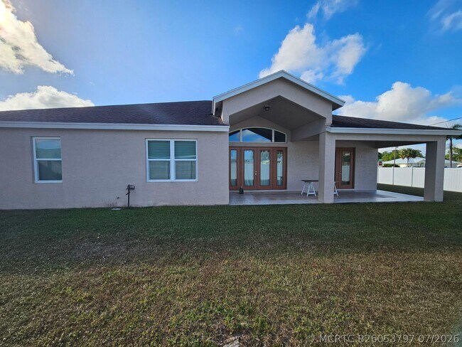Building Photo - 5768 NW Zenith Dr