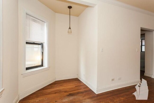 Building Photo - 1 bedroom in Chicago IL 60613