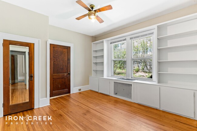 Building Photo - Charming Craftsman Home with Modern Conven...