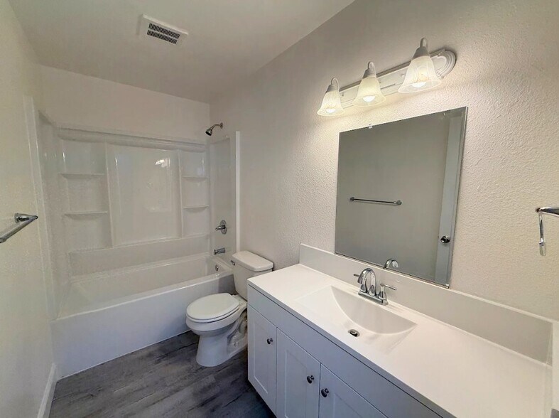 Building Photo - 3310 R St