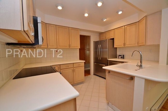 Building Photo - Bright and Spacious condo in Pacheco Valley