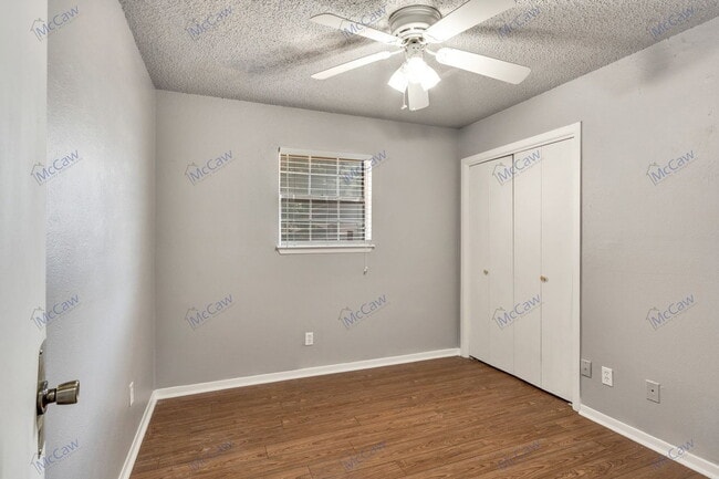 Building Photo - 5117 Bahama Dr