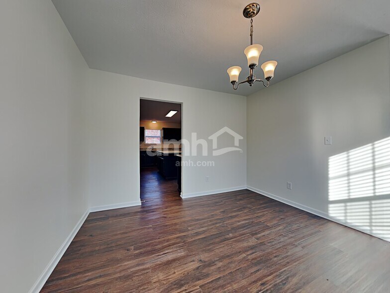 Building Photo - 906 Northwich Ave