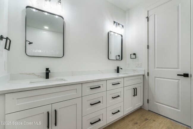 Building Photo - 521 Garbelmann St