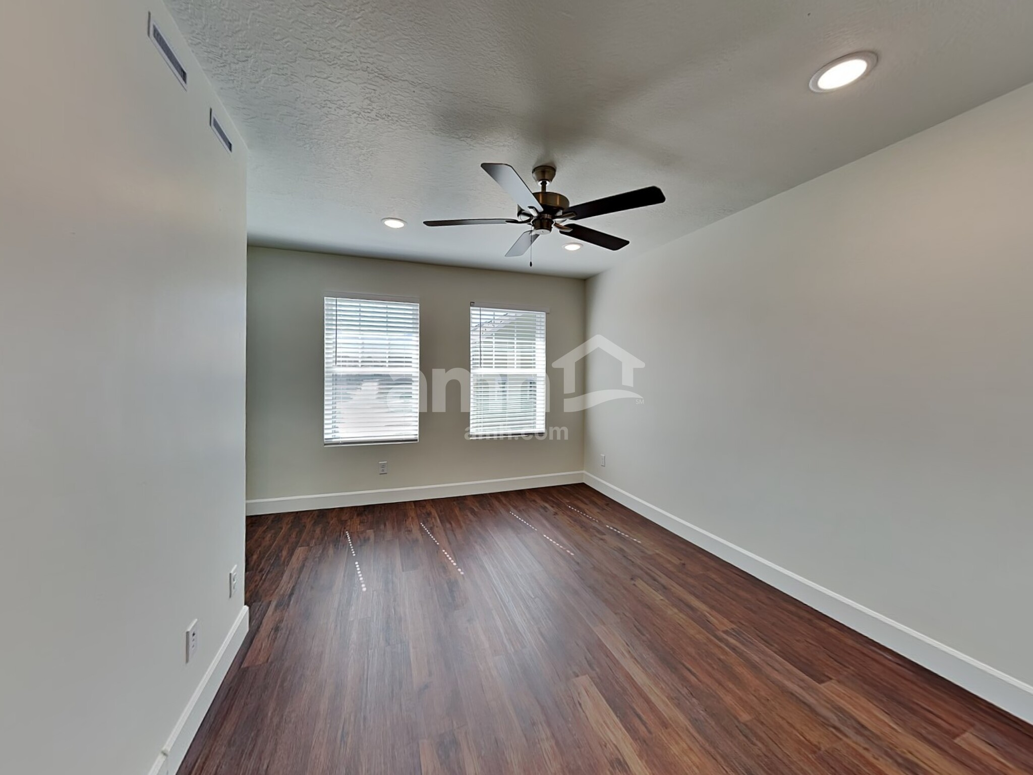 Building Photo - 11033 S Blue Bayou Dr