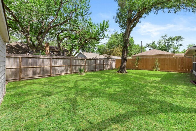 Building Photo - 2610 Moss Hill Dr