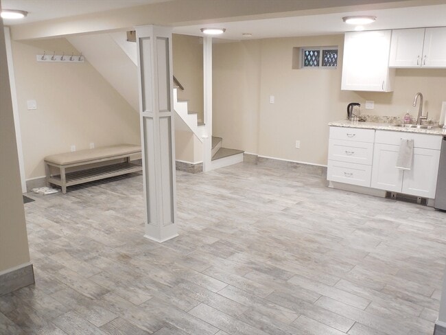 Building Photo - 166 Totten Pond Rd